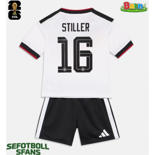 Tyskland Angelo Stiller #16 Hemmaställ Barn VM 2026 Kortärmad (+ Korta byxor) Tyskland Angelo Stiller #16 Hemmaställ Barn VM 2026 Kortärmad (+ Korta byxor)